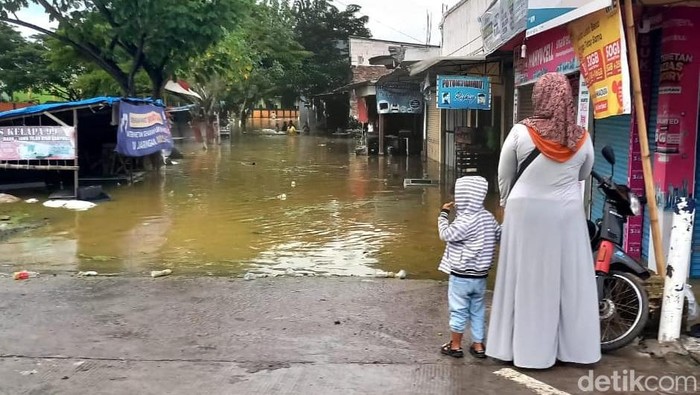 Banjir menjelang pergantian tahun di Blega, Bangkalan