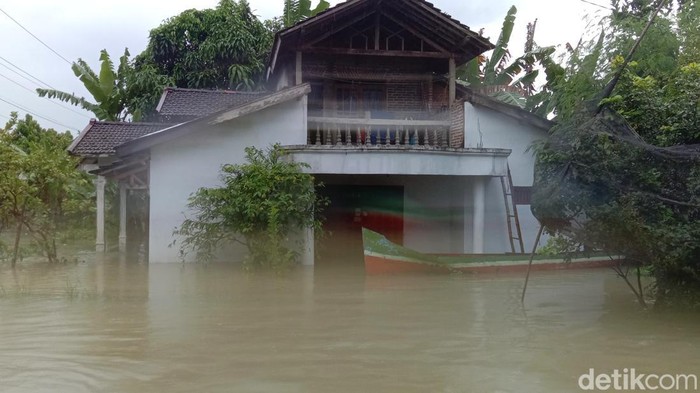 Kondisi banjir di Desa Mintobasuki Kecamatan Gabus, Sabtu (31/12/2022). (Foto : Dian Utoro Aji/detikJateng).