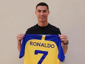 Gaji Ronaldo Cukup Buat Traktir Semua Warga Jabar Nasi Padang 3 Kali