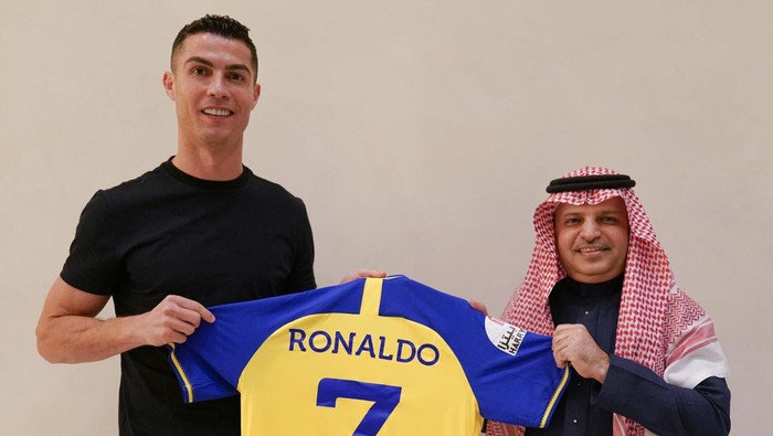 Ini Pemilik Klub Bola Al Nassr yang Berhasil Boyong Cristiano Ronaldo Ini Pemilik Klub Bola Al Nassr yang Berhasil Boyong Cristiano Ronaldo