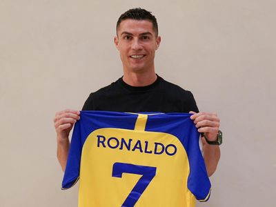Segini Gedenya Gaji Ronaldo: Semenit Dapat Duit di Atas UMK Karawang