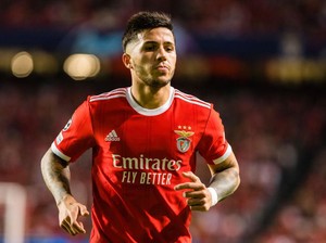 Rumor Transfer: Chelsea Tebus Klausul Rilis Enzo Fernandez