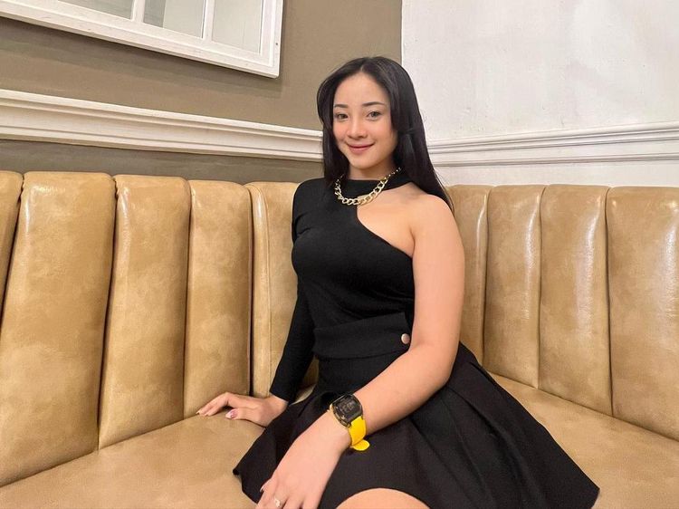 Potret Findi Artika, Pedangdut yang Heboh Karena Goyang Serdit