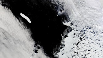 Gunung Es Bergerak: Satelit Terra NASA menangkap foto gunung es terbesar di dunia, A-76A, mengambang di muara Drake Passage, sebuah bentangan air yang bergejolak di Antartika. Foto: Live Science