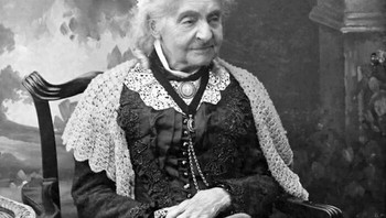 Ini adalah Margaret Ann Neve. Ia lahir pada tahun 1792 dan meninggal pada tahun 1903, menjadikannya orang pertama yang tercatat dalam sejarah yang hidup dalam 3 abad yang berbeda. Dia juga wanita supercentenarian pertama yang tercatat (seseorang yang telah mencapai usia 110 tahun). Foto: Lostinhistorypics via Boredpanda