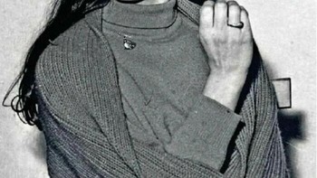 Ini adalah Franca Viola, seorang wanita Italia yang menjadi terkenal di tahun 1960-an karena secara terbuka menolak untuk menerima tradisi menikahi pemerkosanya. Sebaliknya, Viola melawan hukum dan berhasil menuntut pemerkosanya. Tindakannya menjadi pendorong emansipasi wanita di Italia pascaperang dan menentang norma masyarakat tradisional Italia selatan, di mana seorang wanita dianggap kehilangan kehormatannya jika dia tidak menikah dengan pria yang mengambil keperawanannya. Foto: Lostinhistorypics via Boredpanda