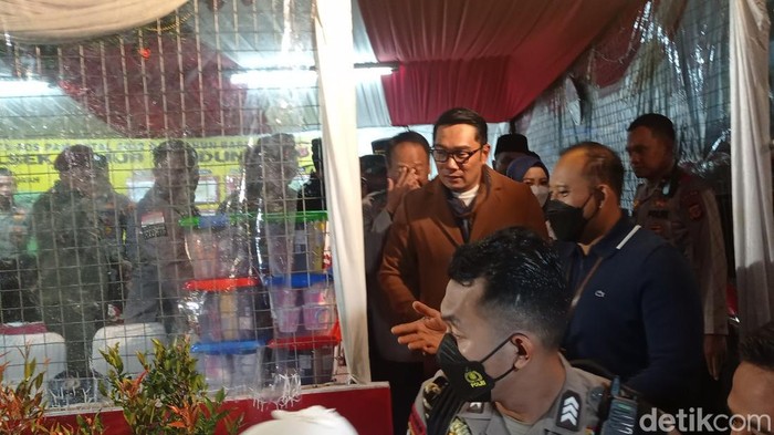 Gubernur Jabar Ridwan Kamil meninjau suasana Kota Bandung jelang pergantian tahun.