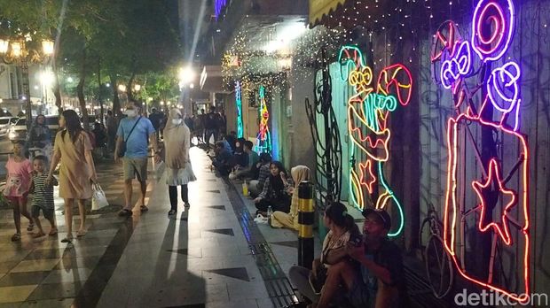 Jalan Tunjungan malam tahun baru