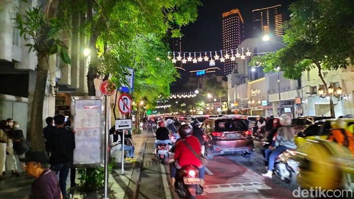 Jalan Tunjungan malam tahun baru