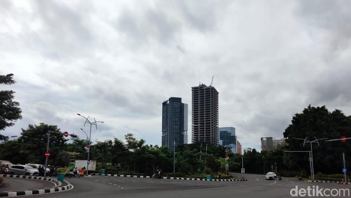 Jalanan surabaya sepi H-1 tahun baru 2023 Jalanan surabaya sepi H-1 tahun baru 2023
