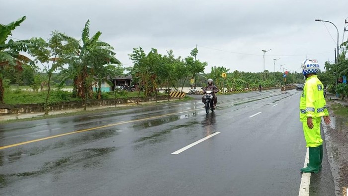 jalur pantura tuban lancar