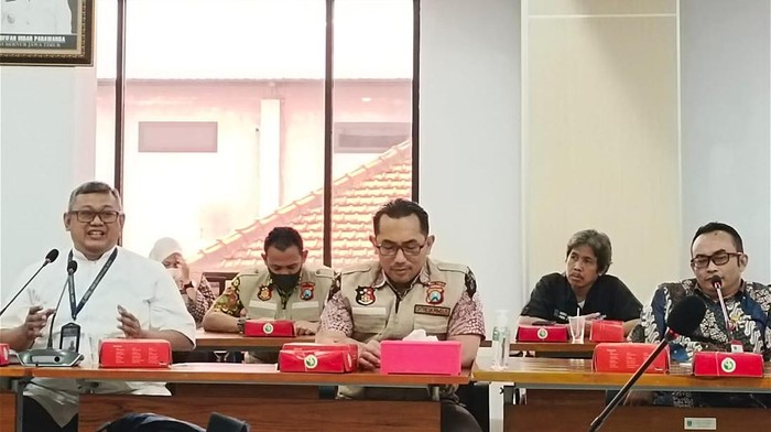 Kanwil IV KPPU Jatim Dendy R Sutrisno (paling kiri)