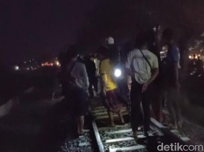 Kecelakaan KA di Pasuruan 5 orang naik 1 motor tewas