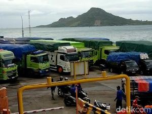 Cuaca Buruk, Penyeberangan Bakauheni-Merak Kembali Ditutup