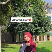 Wanita yang bertemu jodoh di pom bensin ini viral setelah membagikan ceritanya melalui akun TikTok Nur Linaas Nasywaa. Nasywaa yang resmi menikah pada awal Desember 2022 ini dalam unggahannya menceritakan awal mula bisa mendapatkan jodoh. Waktu itu saya Sijil Pelajaran Malaysia (Ijazah Pembelajaran Malaysia) atau SPM, pada Maret 2022. Saya ikuti channel Telegram untuk mencari kerja. Kemudian saya melihat ada lowongan di SPBU Caltex, saya pun apply dan saya dipanggil interview, ucap Nasywaa kepada Mstar. Foto: Dok. TikTok @nriins_.