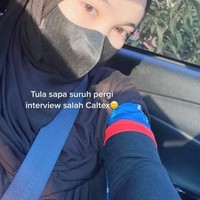 Kemudian remaja berusia 18 tahun itu bertemu dengan supervisor di pom bensin yang didatanginya. Dan supervisor tersebut mengatakan tidak membuka lowongan pekerjaan di tempat tersebut. Nasywaa baru menyadari jika ia salah lokasi. Saya pun jadi terkejut. Ada dua SPBU Calex dekat Kulim, Kedah, ada di taman perumahan rumah saya di Malaysia, dan satu lagi dekat kota. Saya apply di Telegram itu SPBU Caltex kota, yang saya pergi interview itu SPBU Caltex di taman perumahan saya, kata Nasywaa seraya tertawa. Foto: Dok. TikTok @nriins_.
