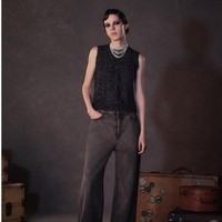 Koleksi terbaru Dior Pre-Fall 2023 karya Maria Grazia Chiuri yang terinspirasi kebudayaan India.  Foto: Dok. Christian Dior.