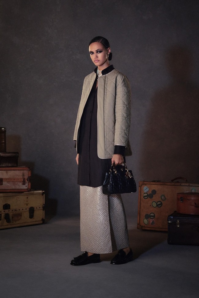 Koleksi terbaru Dior Pre-Fall 2023 karya Maria Grazia Chiuri yang terinspirasi kebudayaan India.  Foto: Dok. Christian Dior.