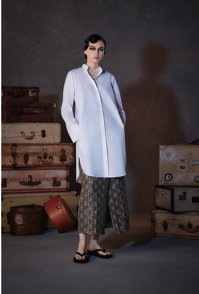 Koleksi terbaru Dior Pre-Fall 2023 karya Maria Grazia Chiuri yang terinspirasi kebudayaan India.  Foto: Dok. Christian Dior.