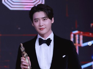 Lee Jong Suk Diduga Singgung Pacar di MBC Drama Awards, Ini Kata Agensi