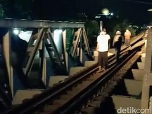 Sekeluarga Naik Motor Tewas Tertabrak KA di Pasuruan Saat Hendak Yasinan