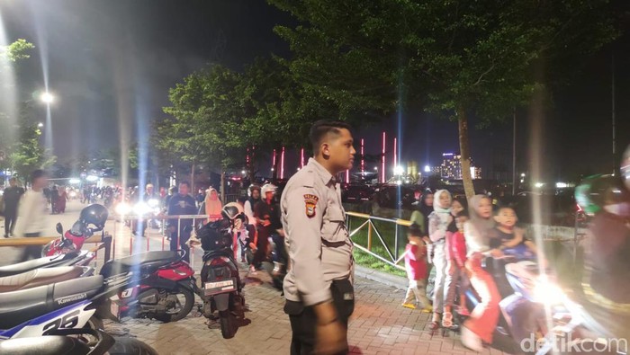 Malam pergantian tahun baru di Makassar.