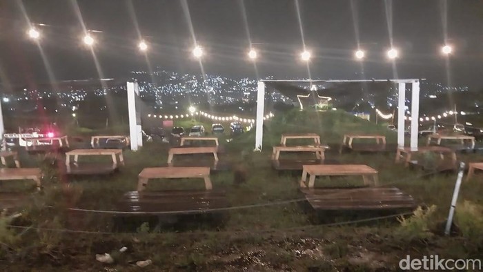 malam tahun baru di kota batu diguyur hujan deras
