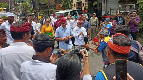 Menparekraf Sandiaga Salahuddin Uno saat berkunjung di Puri Anyar Kerambitan, Tabanan, Bali, Sabtu (31/12/2022).