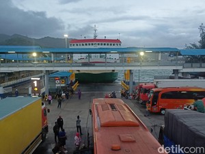 ASDP Tutup Pelabuhan Merak hingga Cuaca Aman untuk Melaut