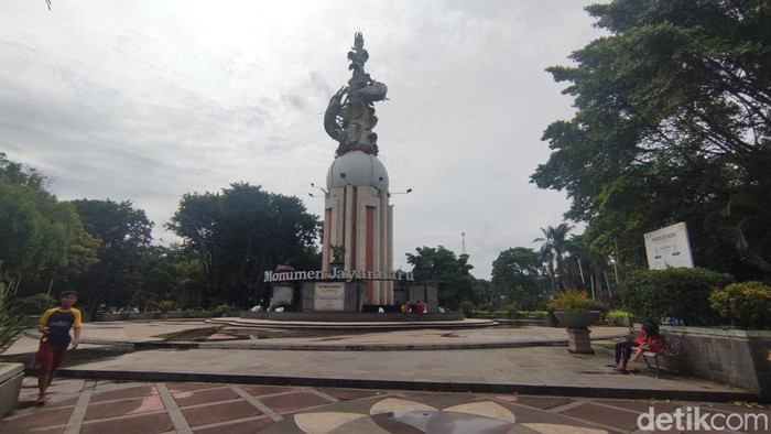 Monumen Jayandaru di Alun-alun Sidoarjo