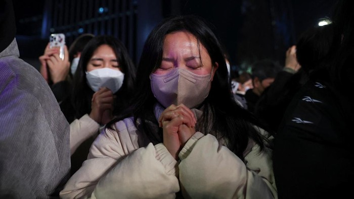 People celebrate New Year's eve in Seoul, South Korea, December 31, 2022. REUTERS/Kim Hong-Ji
