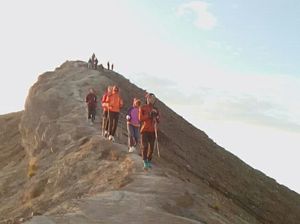 Pendakian ke Gunung Agung Ditutup 15 Hari Terkait Pujawali Purnama Kelima