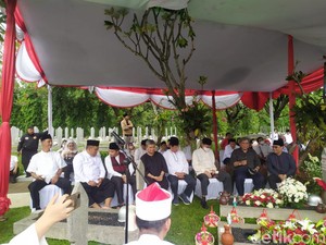 PDIP Gelar Tahlilan Taufiq Kiemas Ultah Ke-80 di TMP Kalibata