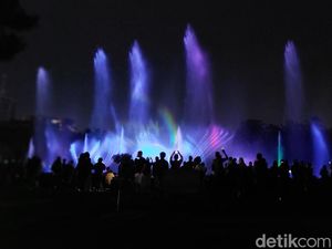 Malam Tahun Baru 2023 Tanpa PPKM, Monas Kasih Pertunjukan Air Mancur!