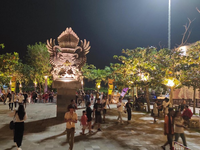 Pesta tahun baru di Garuda Wisnu Kencana (GWK), Desa Ungasan, Kecamatan Kuta Selatan, Kabupaten Badung, Bali, Sabtu (31/12/2022).