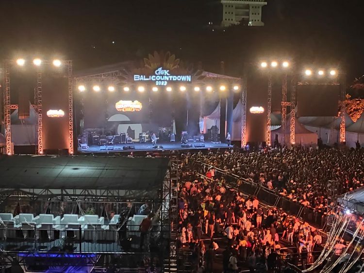 Potret Kemeriahan Malam Tahun Baru di GWK