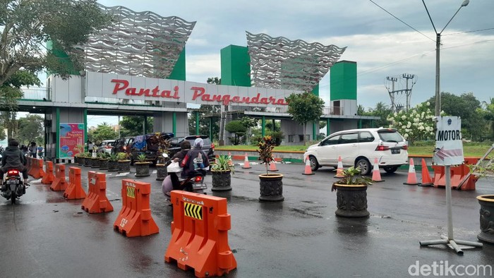 Pintu masuk objek wisata Pantai Pangandaran, Sabtu (31/12/2022)