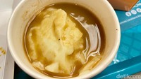 Menu lain di sini adalah mashed potato dengan saus gravy. Harganya sekitar Rp 12.000an.