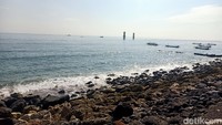 Lalu, ada Pantai Matahari Terbit. Pantai ini tak kalah menarik untuk dijadikan spot menikmati sunrise pertama 2023. Pantai ini beralamat di Jalan Matahari Terbit, Denpasar, Bali.