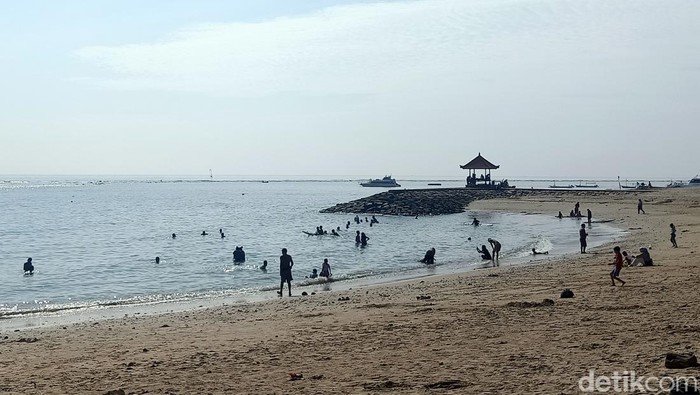 Pemerintah Kota Denpasar merekomendasikan lima pantai untuk menyaksikan matahari terbit pertama 2023. Pantai-pantai tersebut berada di kawasan Sanur.