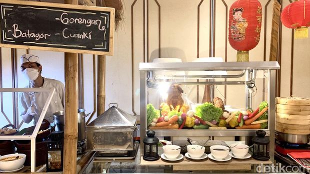 Sajian spesial Tahun Baru, aneka street food dengan cita rasa mewah.