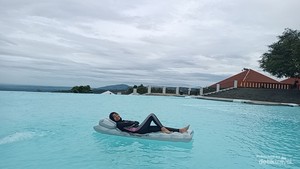 Cobain Deh Segarnya Kolam Renang di Ketinggian 500 Mdpl Purwakarta Ini