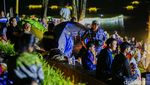 Seru Banget, Pengunjung TMII Dirikan Tenda