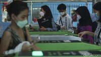 Penggolongan tarif si kaya dan miskin ini dinilai dapat memicu keributan antar penumpang saat menggunakan layanan KRL.
