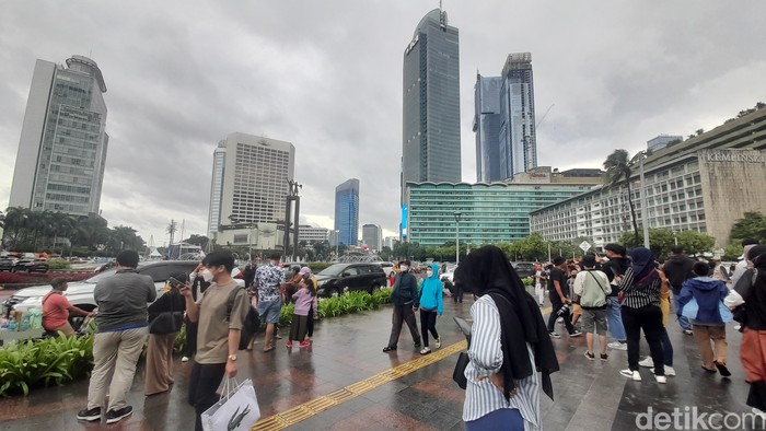 Suasana Bundaran HI, sore 31 Desember 2022. (Ilham Oktafian/detikcom)
