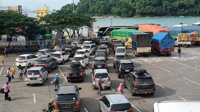 Suasana di Pelabuhan Merak, Banten, Sabtu (31/12/2022) pagi.