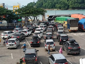 Pelabuhan Merak Mulai Ramai Kendaraan Pelat B, Begini Situasinya Pagi Ini