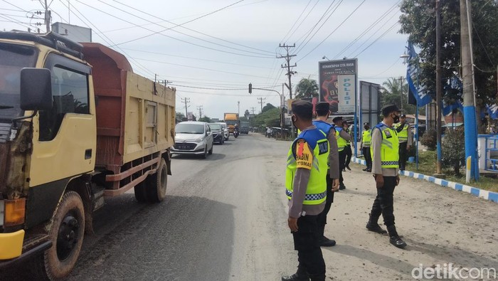 Suasana lalu lintas di Jalinsum Asahan, Sumut.