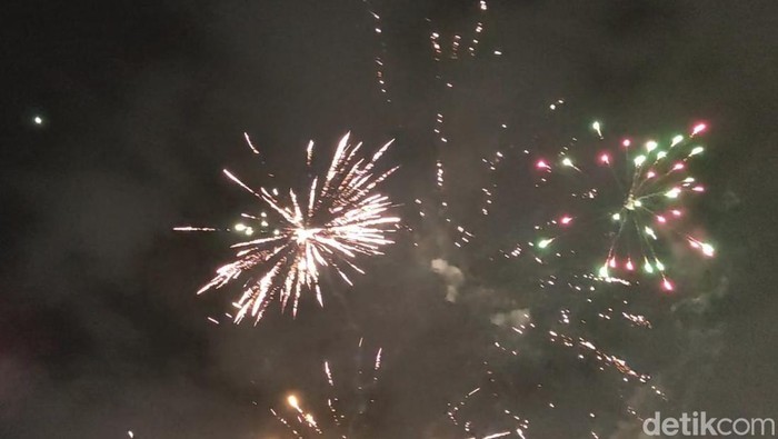 Tahun baru 2023 di Pantai Losari Makassar