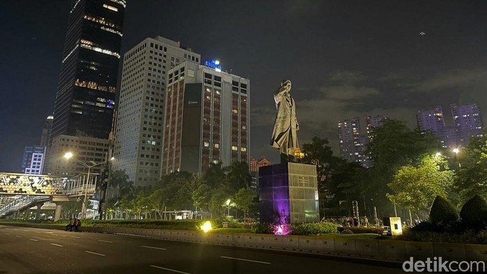 Car Free Night di Jakarta dilaksanakan saat malam tahun baru 31 Desember 2022. Pemprov DKI Jakarta juga telah menyiapkan tempat parkir car free night Jakarta.